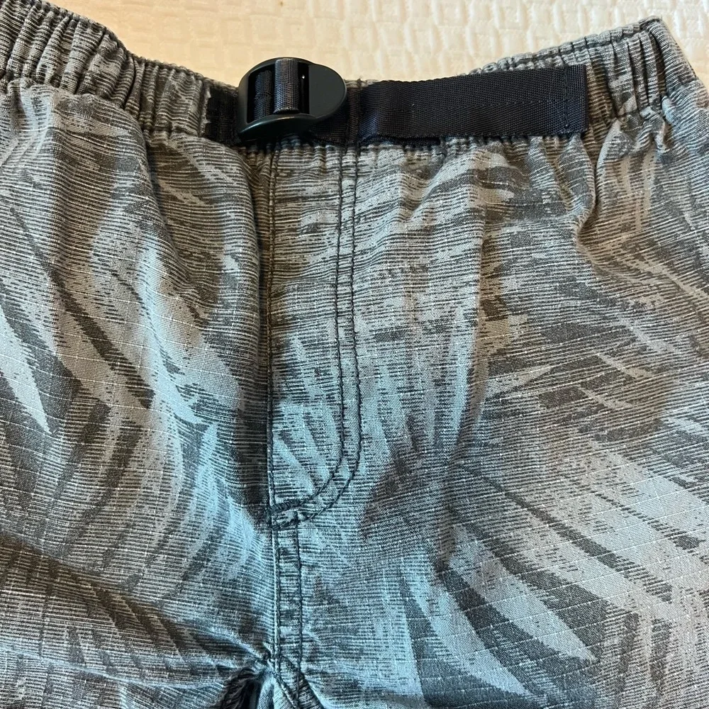 GAP Kids Boys Elastic Waist Gray Tropical Print Trek Shorts Size M (8)